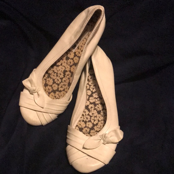 Shoes - Picture 2 of 2